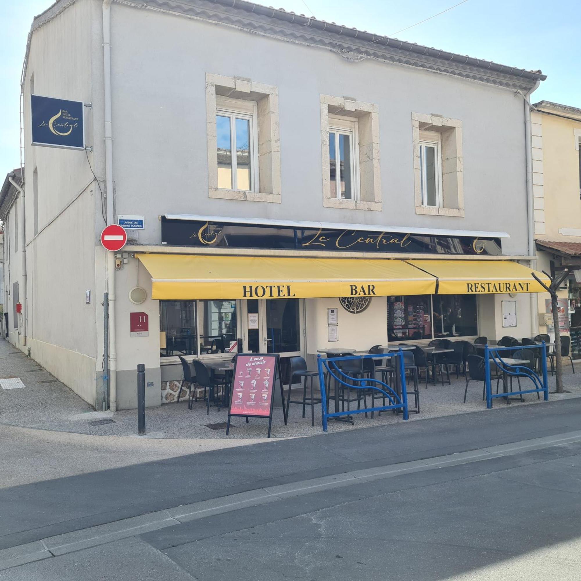 Le Central Hotel Bar Restaurant Balaruc-les-Bains Exterior photo