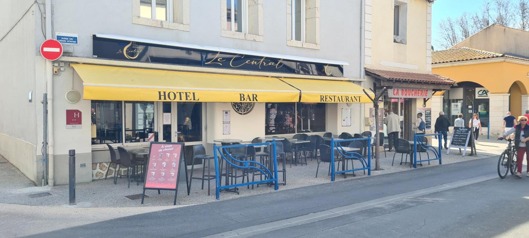 Le Central Hotel Bar Restaurant Balaruc-les-Bains Exterior photo