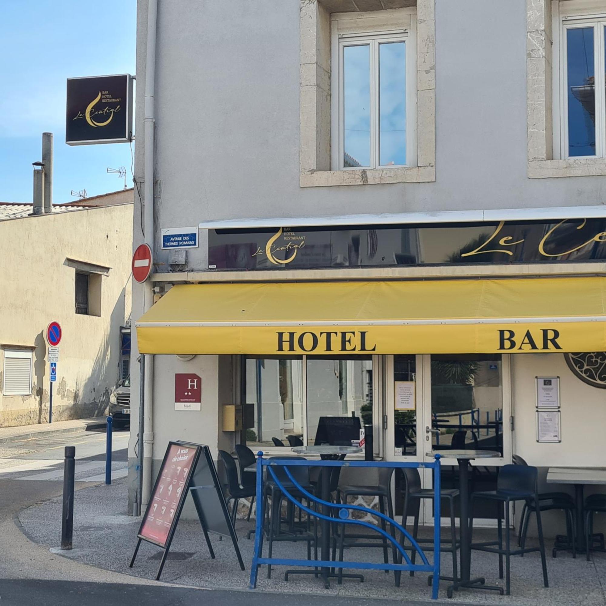 Le Central Hotel Bar Restaurant Balaruc-les-Bains Exterior photo